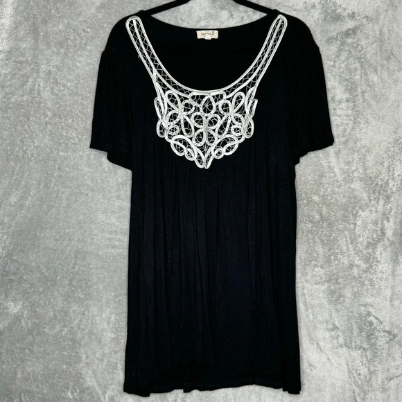 One World 1X Shirt Top Black Floral Embroidered Short Sleeve Scoop Neck Stretch - Picture 1 of 6